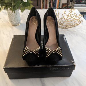 Vince Camuto gold studded bow black suede size 8